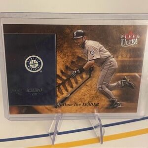 Ichiro Suzuki Fleer Ultra Follow the Leader Baseball Card